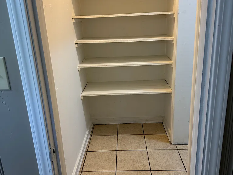 125 Hurt Ave W — Photo 18