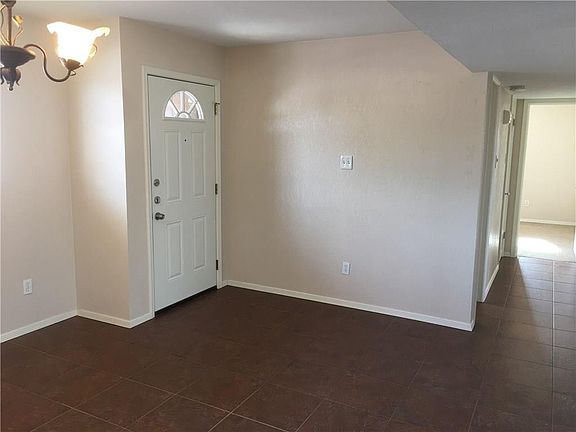 5th image of 805 Gerald Dr