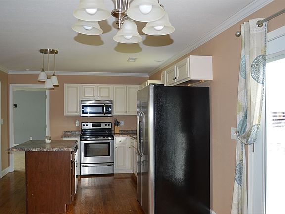 4th image of 209 Carol Dr SE