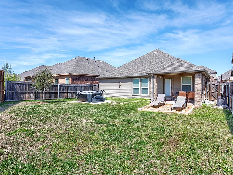 912 Lake Cypress Ln — Photo 5