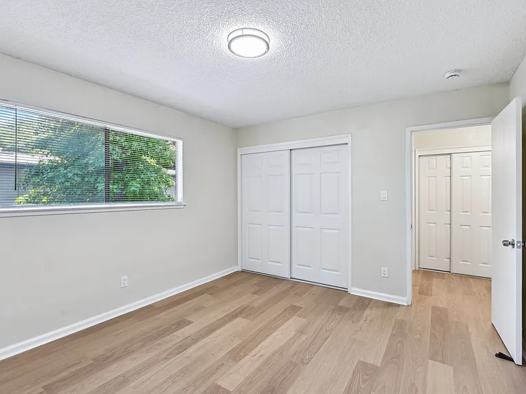 ROCKINGHAM APARTMENTS — Photo 20