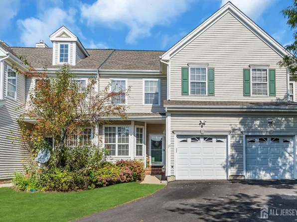 20 Straton Ct, Parlin, NJ 08859