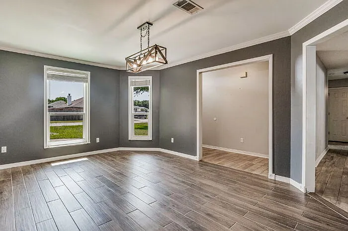 907 Catskill Ln — Photo 3