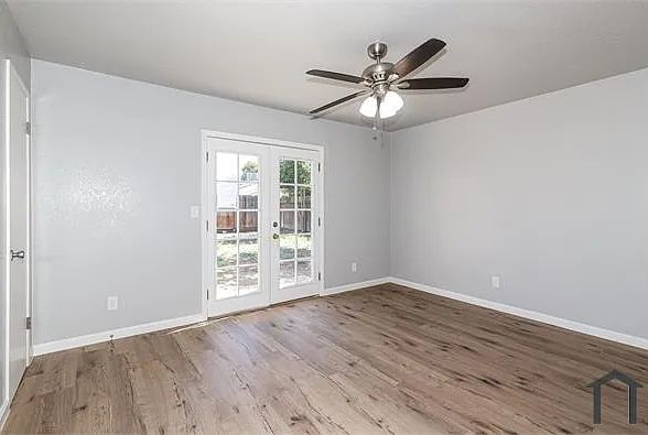 526 Stratford Ct — Photo 14