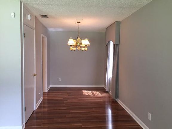 5th image of 203 Moriarty St