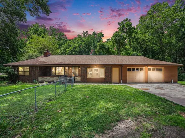 6327 Yecker Ave, Kansas City, KS 66104