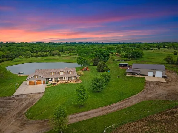 28349 Pleasant Valley Rd, Paola, KS 66071