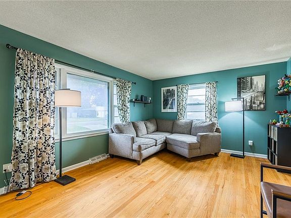 4th image of 5017 N Fremont Ave
