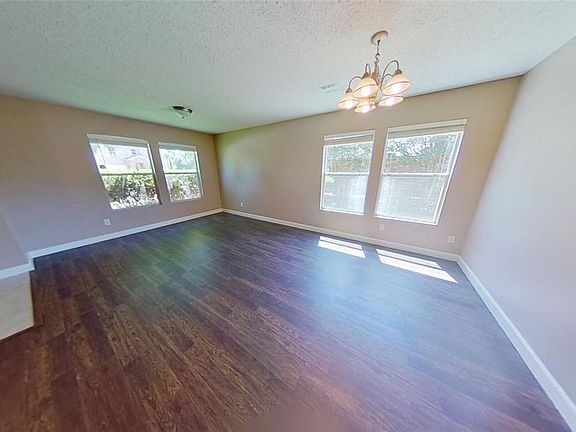 4th image of 605 Claiborn Ln