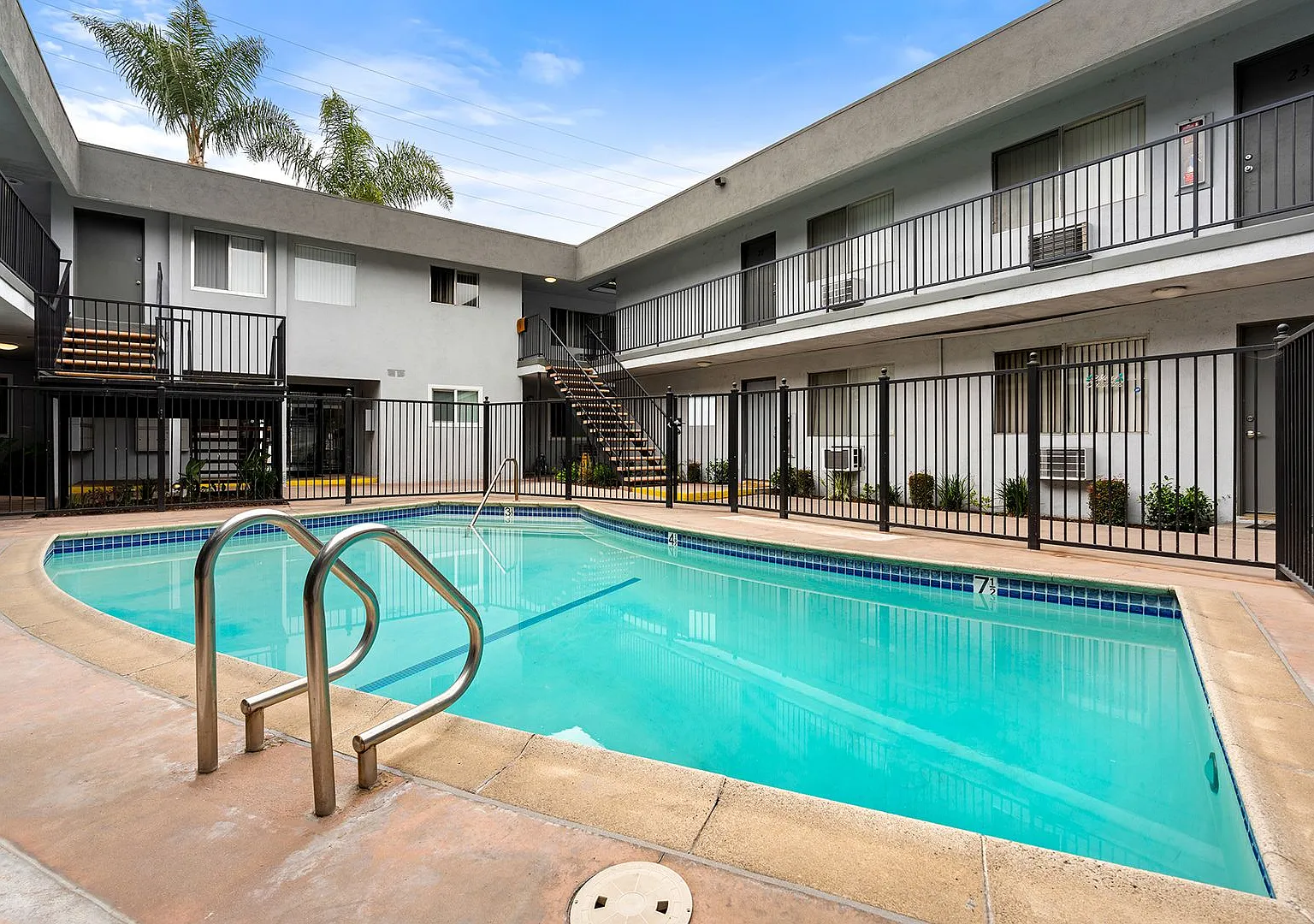 Downey Court Apartments — Photo 4