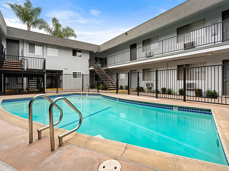 Downey Court Apartments — Photo 4