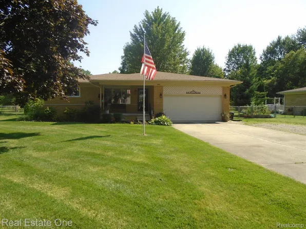 49420 Callens Rd, Chesterfield, MI 48047