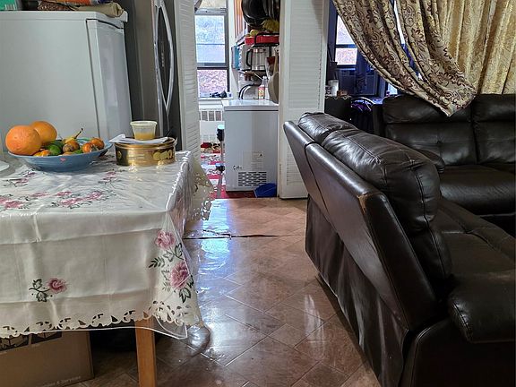 4th image of 2661 Marion Ave #1H