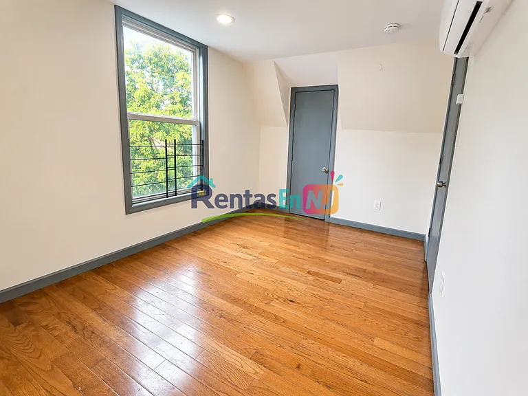 99 Alexander St #3A — Photo 4