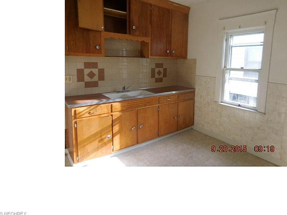 4th image of 4312 Bridgeview Ave