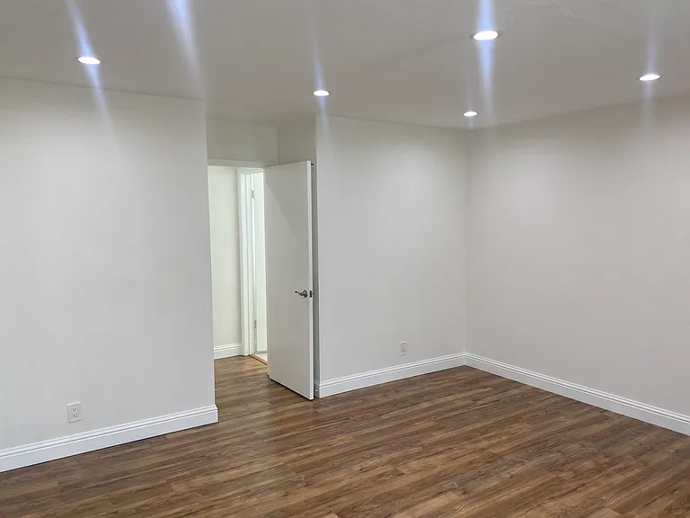1144 Capuchino Ave #4 — Photo 6