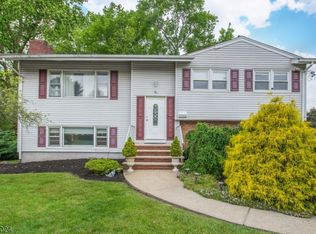 2 Birchtree Dr, Bloomfield, NJ 07003