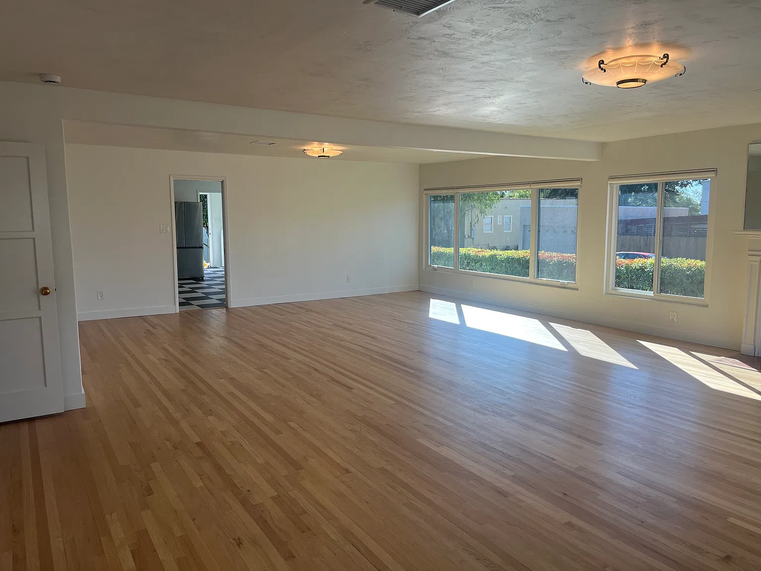 4 bed, 2250 sqft, $5,500 — Photo 4