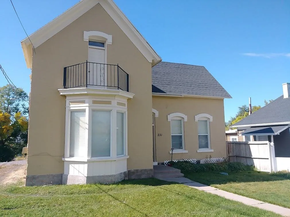 231 N 300 E — Photo 1