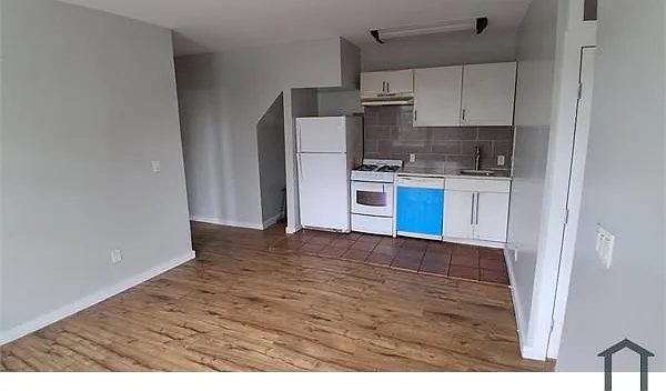 18226 Hillside Ave — Photo 4
