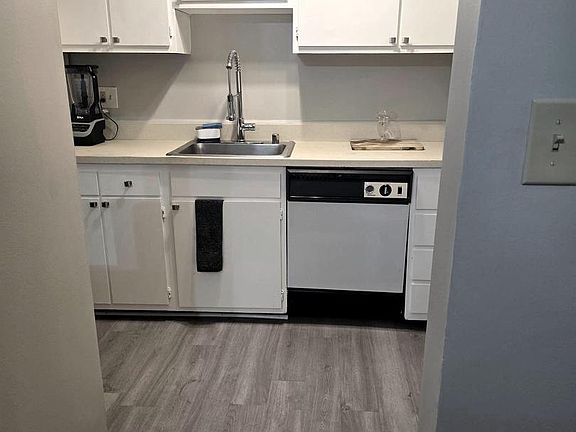 3rd image of 200 Erin Way APT 202