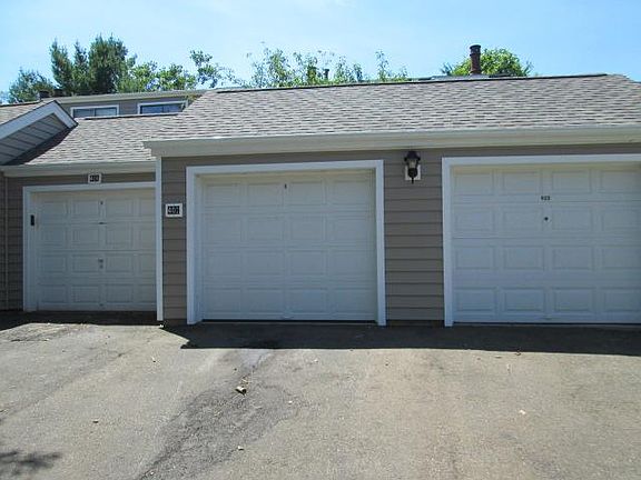 2nd image of 402 Thoreau St