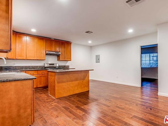 2nd image of 4848 Oakwood Ave