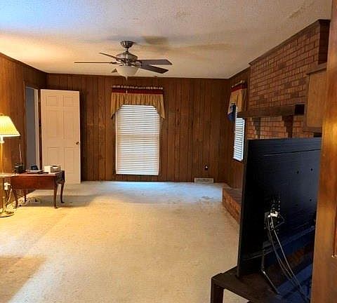 4th image of 1220 Pineview St