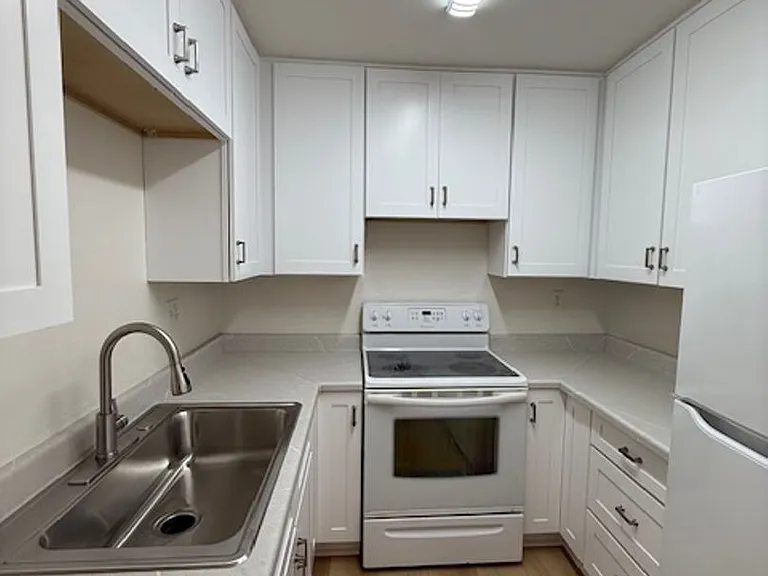 Very Nice 2 bedroom/2 Bathroom home close to Dining and Shopping — Photo 7