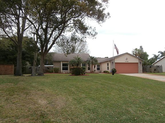 3rd image of 1726 Castle Dr