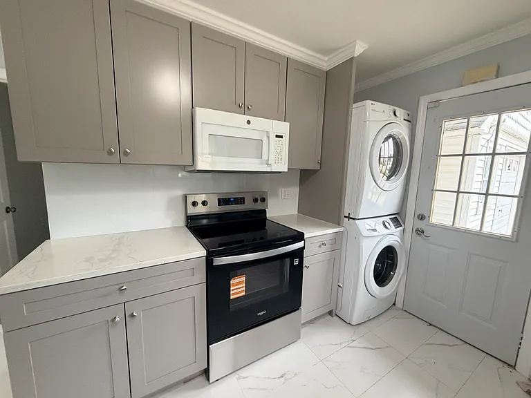190 Meridian Rd — Photo 3