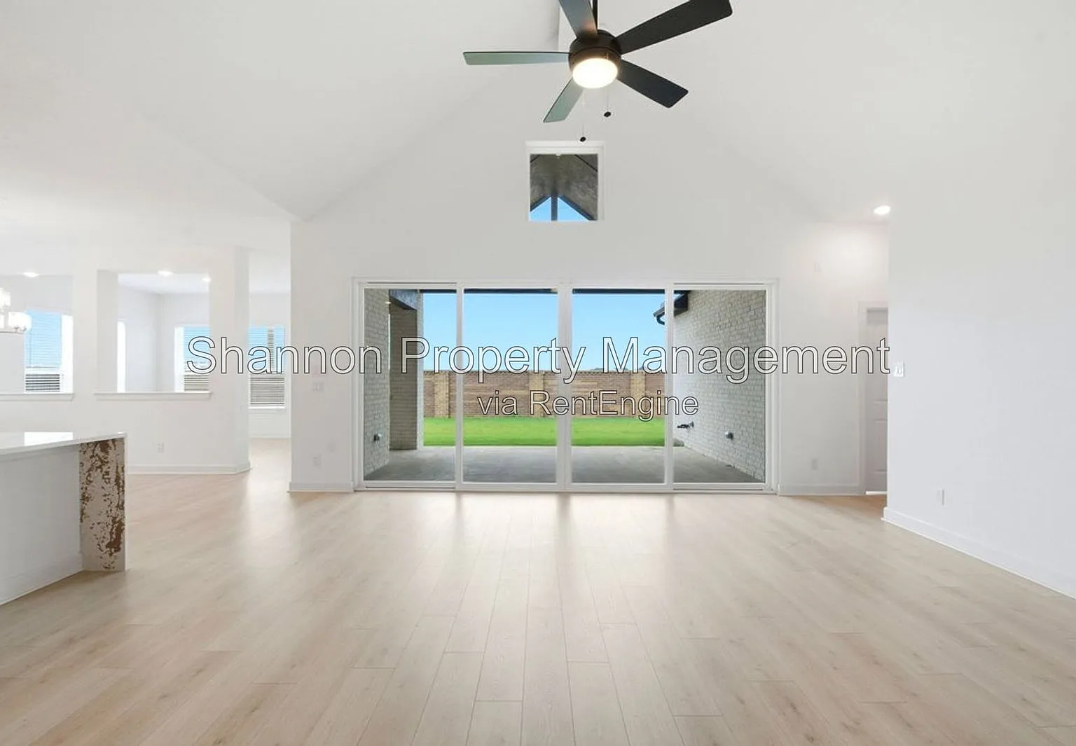 4 bed, 3.0 bath, 3724 sqft, $4,000 — Photo 4