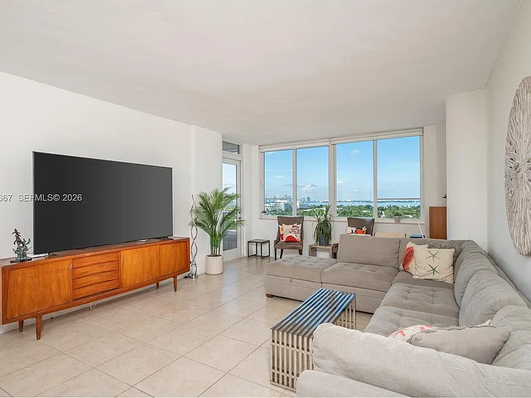 5005 Collins Ave #1506 — Photo 3