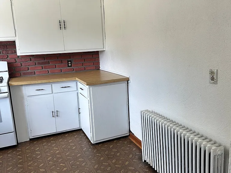 1 Emerson Ln — Photo 2