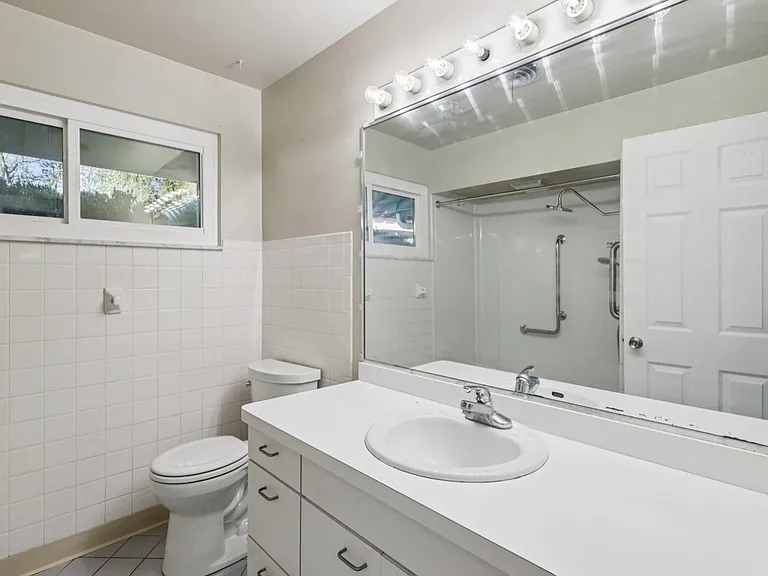 3025 Brookwood Dr — Photo 7