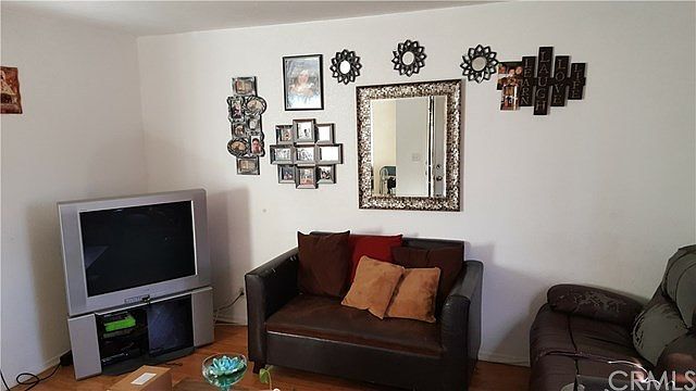 2nd image of 10337 Juniper St