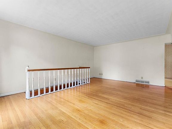3rd image of 10 Kirby Ln