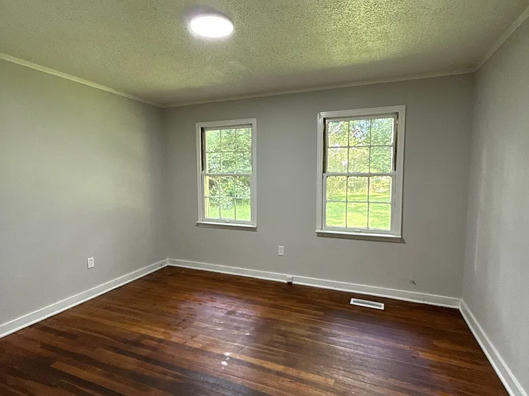 610 N McLemore Ave — Photo 11
