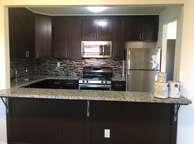 23-60 Steinway St, Astoria, NY