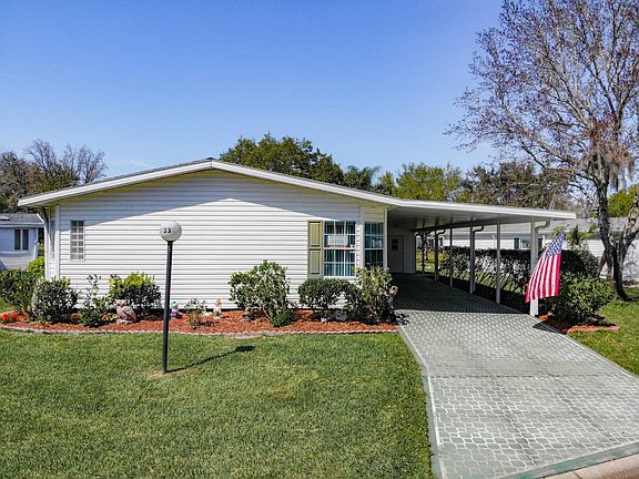 3rd image of 33 Bluewater Lake Cir