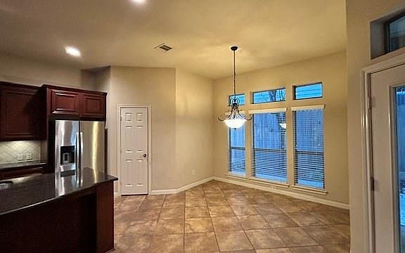5th image of 1002 Yaupon Square Ln