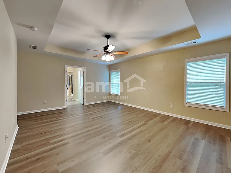 556 Crestmont Ln — Photo 13
