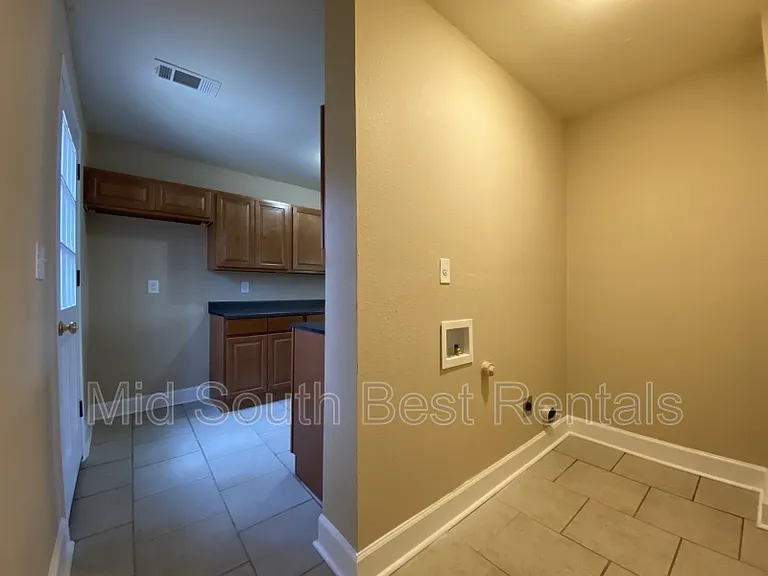 1004 Floyd Ave — Photo 7