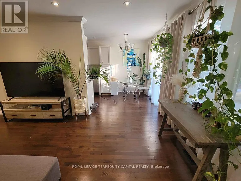 20 Mowat Cres — Photo 11