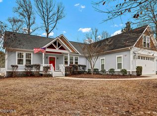 802 Sarah Ln, Hampstead, NC 28443