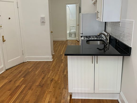 3rd image of 224 E 95th St APT 1B