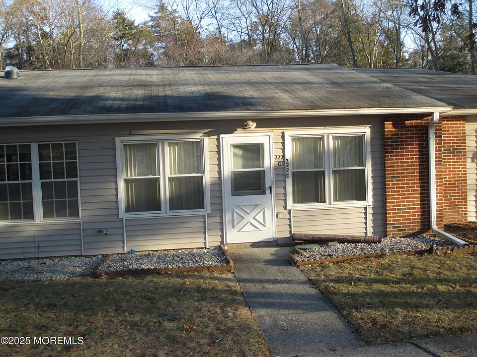 1st image of 722C Buckingham Dr