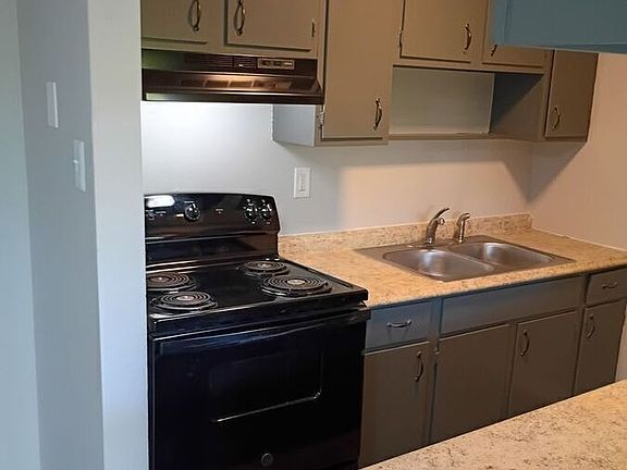 3rd image of 2021 Cambridge Dr APT 44
