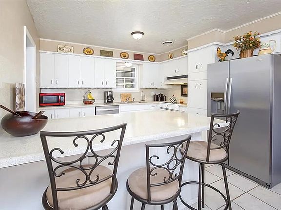 5th image of 313 Royal Oak Dr