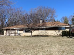 N56W15916 Scott Ln, Menomonee Falls, WI 53051